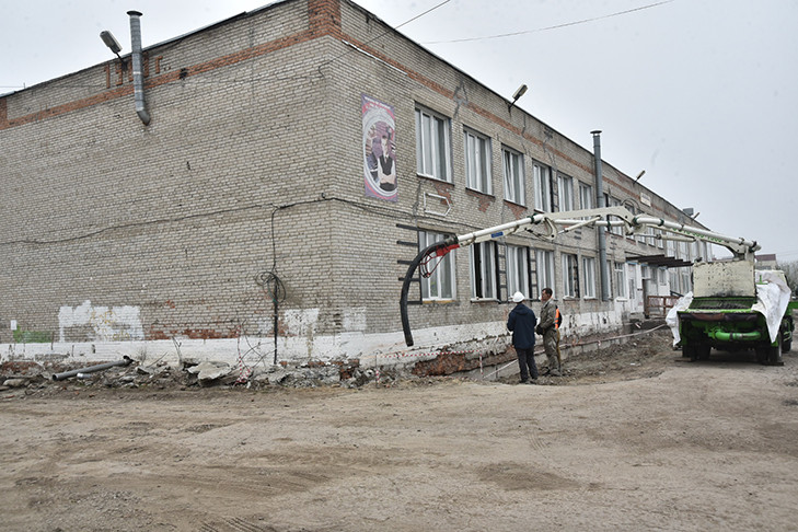 Губернатор потребовал закончить ремонт школы №26 в городе Обь в срок – в 2023 году