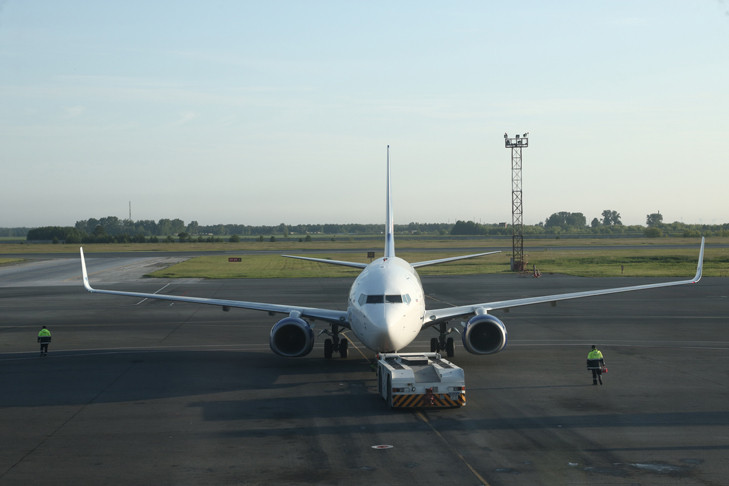 Авиатехника отдали под суд за столкновение самолета с заправщиком в Новосибирске