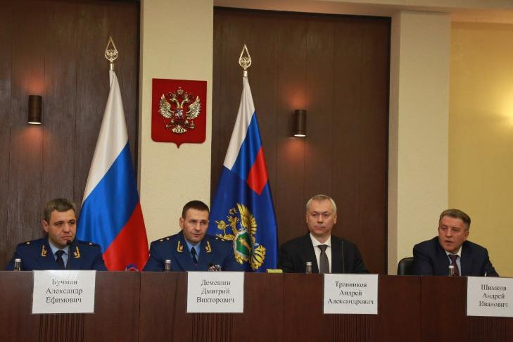 Нового прокурора Новосибирской области Александра Бучмана представили в прокуратуре региона