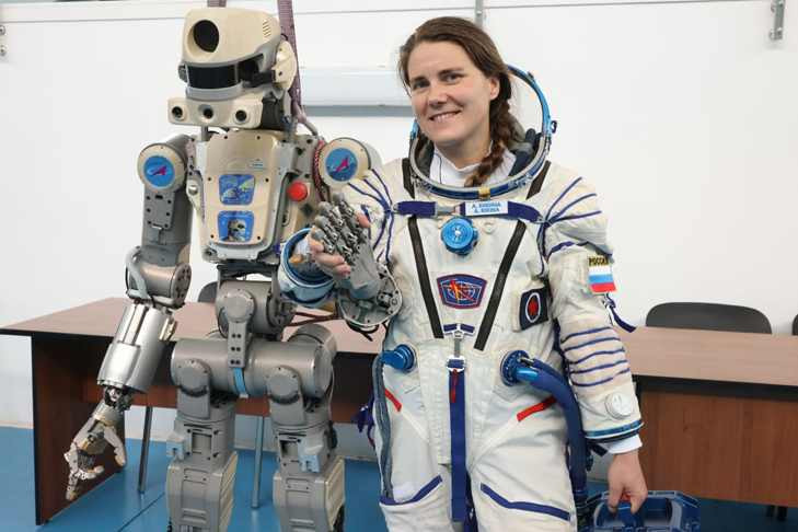 Космонавт Анна Кикина подружилась с роботом SKYBOT