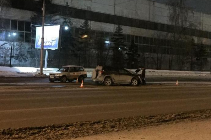 В аварии четырех автомобилей, на проспекте Энергетиков в Новосибирске пострадал ребёнок 