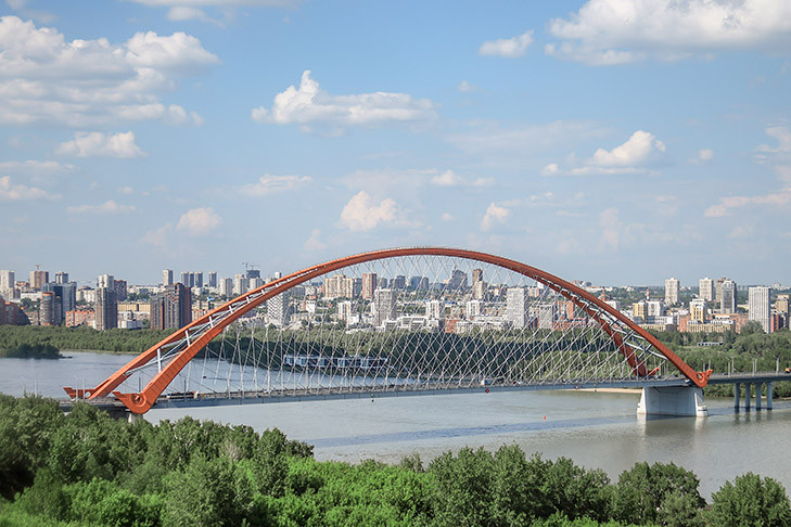 Вид как ценный актив: почему популярны квартиры с видом на Бугринский мост