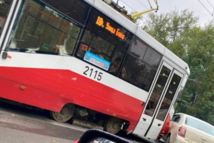 Водитель-мигрант пошел на таран трамвая №18 в Новосибирске