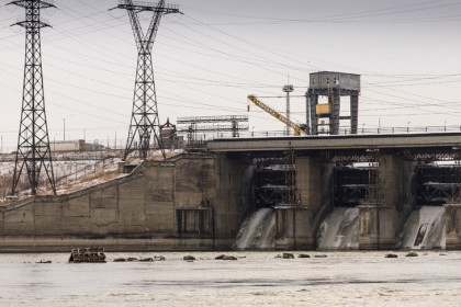 Организатор запретной рыбалки у плотины ГЭС задержан с поличным в Новосибирске