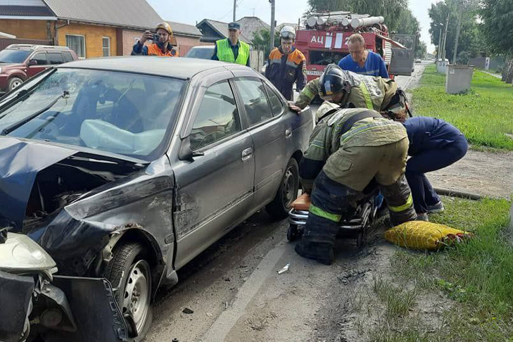 Два человека попали в больницу после массового ДТП в Бердске