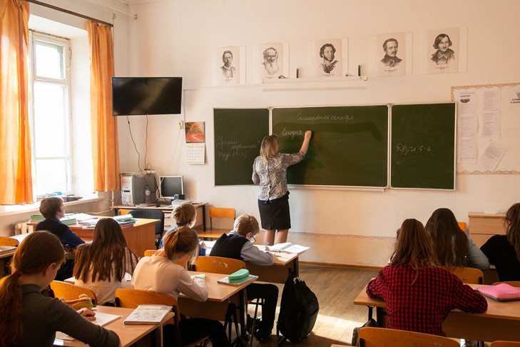 Отмена занятий или дистант: как учатся школьники во время выборов губернатора Новосибирской области-2023