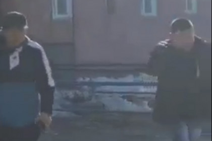 Толпа мигрантов избила мужчину на Хилке в Новосибирске