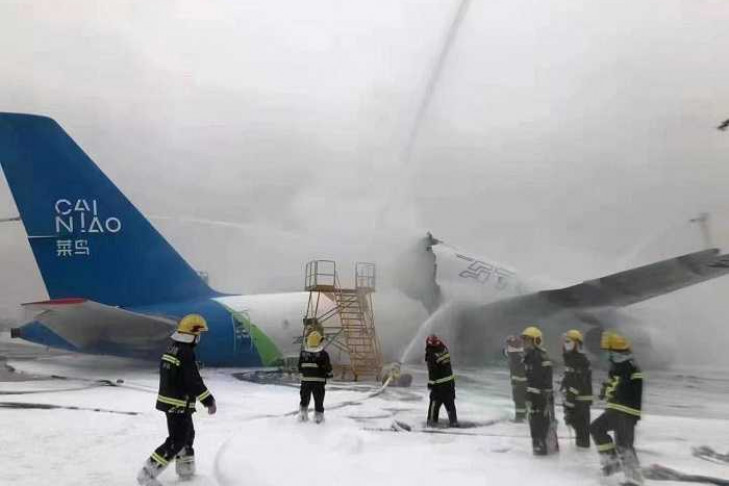 Самолет Ту-204 вылетел из Новосибирска и сгорел в Ханчжоу