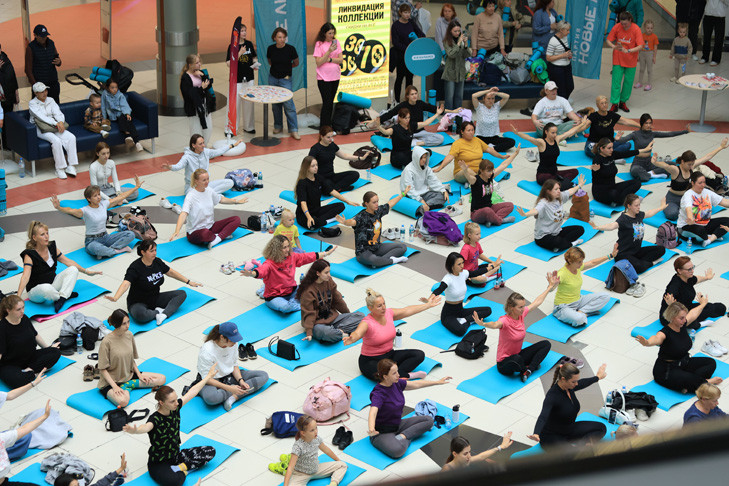 В Новосибирске при поддержке партии «Новые люди» прошло рекордное занятие по йоге