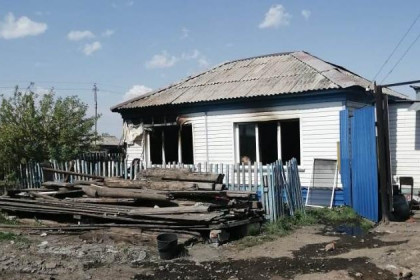За три минуты примчались пожарные к дому многодетных в Татарске