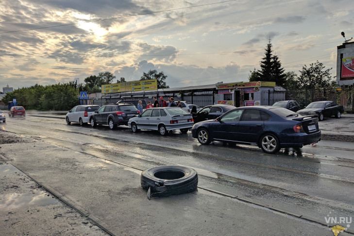 Авария в Дзержинском районе: «паровозик» из четырех машин 