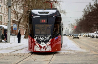 На городской 13-й маршрут Новосибирска вышли трамваи с кузовами из Минска