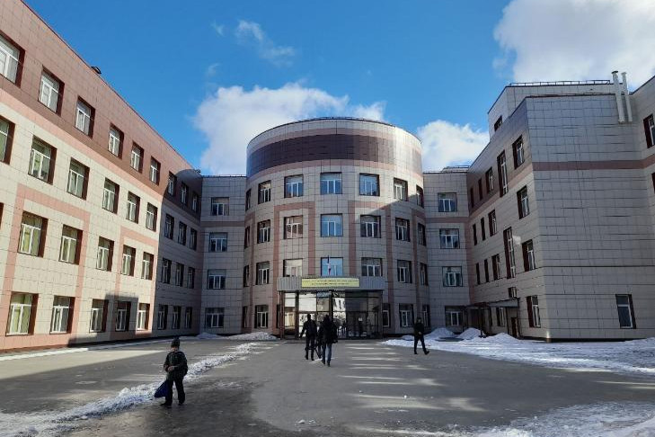В Новосибирске массово уволились педагоги одной из лучших школ страны
