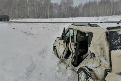 Автозак перевернулся под Новосибирском из-за ошибки водителя