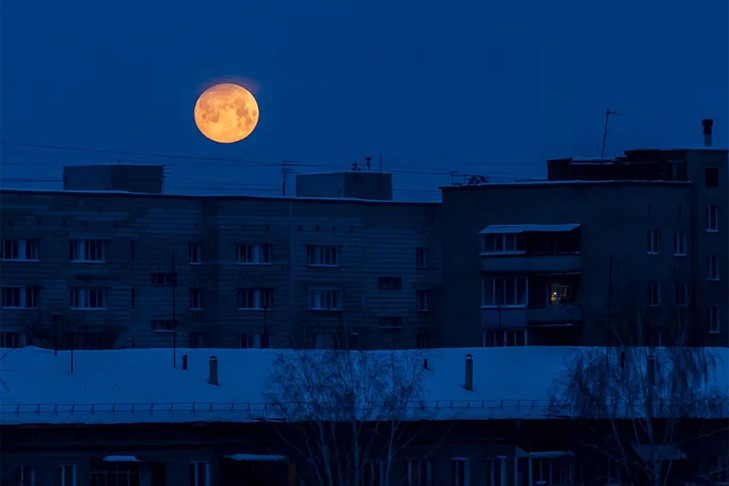 Жители Новосибирска увидят полную Луну Червя 7 марта