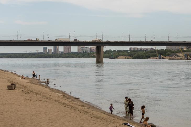 Четырнадцать человек спасли от утопления на пляжах Новосибирска
