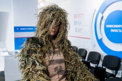 Леший для снайпера: костюмы под цвет полей Донбасса шьют в Новосибирске