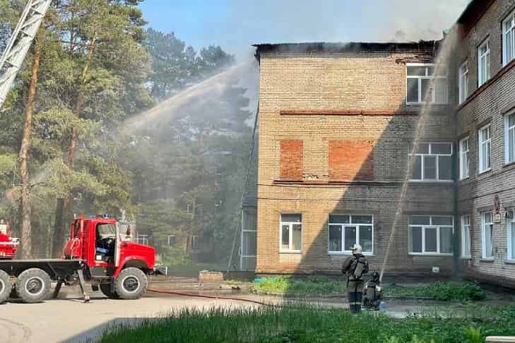 Два месяца потребуется на восстановление пострадавшего от пожара корпуса ЦКБ в Новосибирске