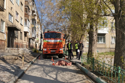 «КамАЗ» задавил 80-летнего дедушку на улице Кошурникова в Новосибирске