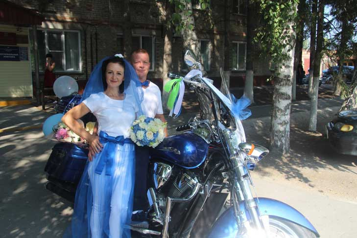 Свадьбу на байках сыграли молодожены в Краснозерском районе