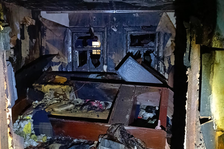 Дети погибли в пожаре в Татарске: СКР завел уголовное дело