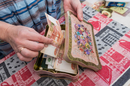 Бухгалтера осудили за растрату 400 тысяч в Новосибирской области