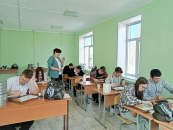 Венгеровские студенты вносят свой вклад в посевную кампанию