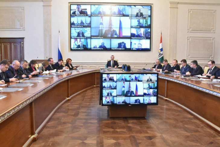 Андрей Травников поручил разрешить ситуацию с налоговой задолженностью государственных и муниципальных органов