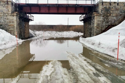 Первый случай перелива воды через трассу зафиксирован под Новосибирском