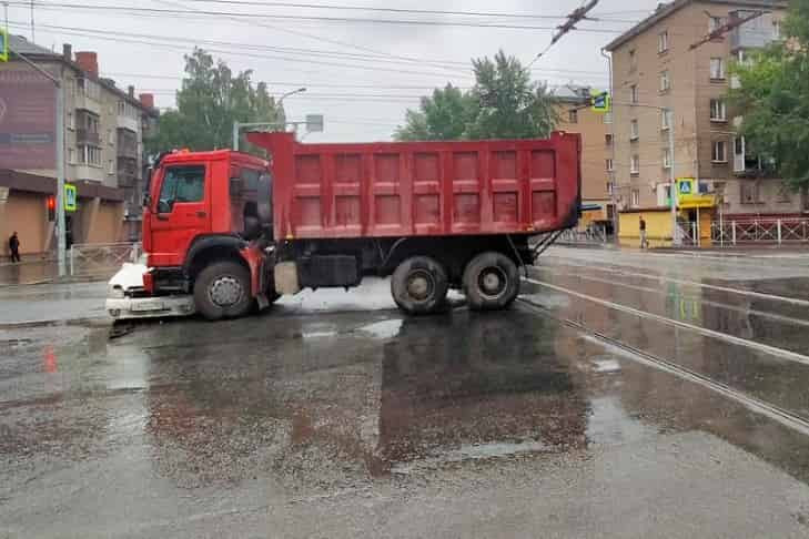В Новосибирске виновник ДТП из Азербайджана не смог предъявить водительские права