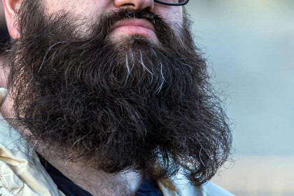 Новосибирец не дождался от жены пены для бритья на 23 февраля и украл ее сам