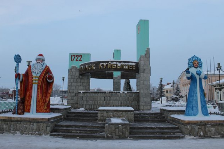 За 300 тысяч рублей установили Деда Мороза в Куйбышеве