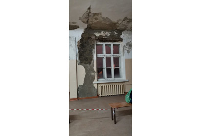 Потолок может рухнуть на учеников школы №109 в Новосибирске