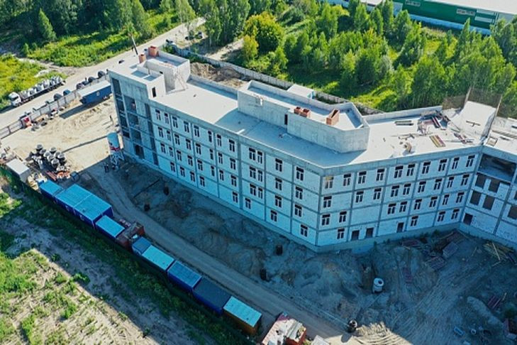 Тепловые контуры трех из семи строящихся поликлиник в Новосибирске закроют осенью 2022