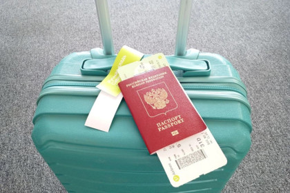 Новосибирским подросткам массово оформляют заграничные паспорта