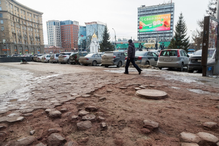 Тротуары вдоль Красного проспекта начали демонтировать в Новосибирске