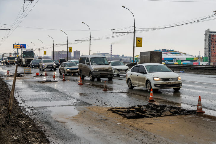 Причину разрушения Димитровского моста в Новосибирске назвал мэр Локоть