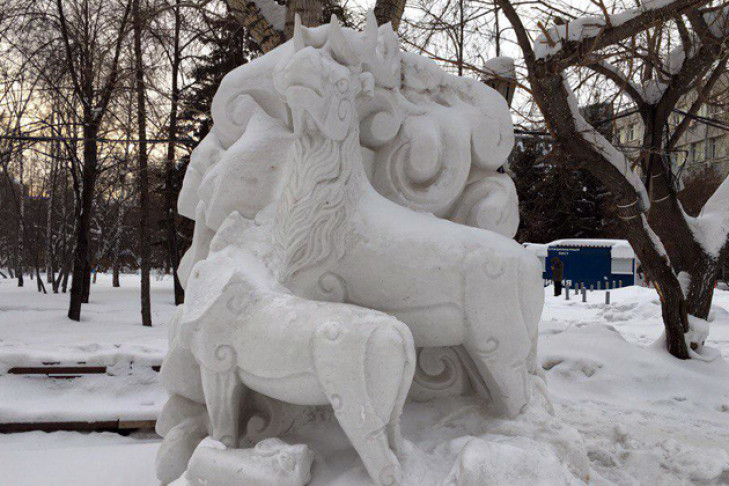 Уничтожены снежные скульптуры в центре Новосибирска 