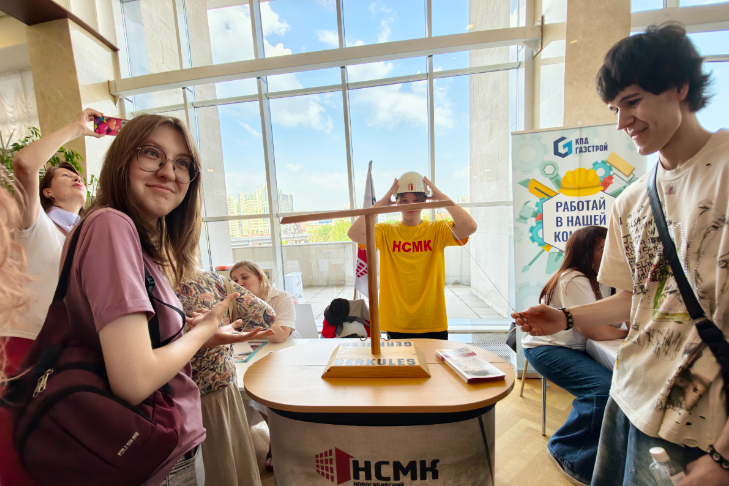 Школьники и студенты оценили современный формат акции. Фото Никиты Манько