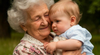 Прабабушек и прадедушек могут признать близкими родственниками для правнуков
