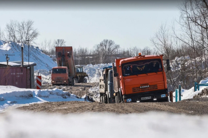 В Новосибирске 14 снегоотвалов готовы к приему снега зимой-2023/24