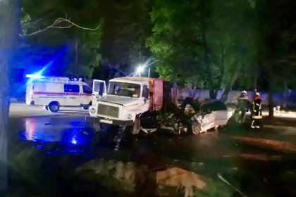 В Новосибирске водитель Subaru Legacy погиб в ДТП с уборочной техникой