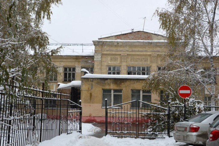 Школы-ветераны подсчитали в Новосибирске после ЧП на улице Вертковской