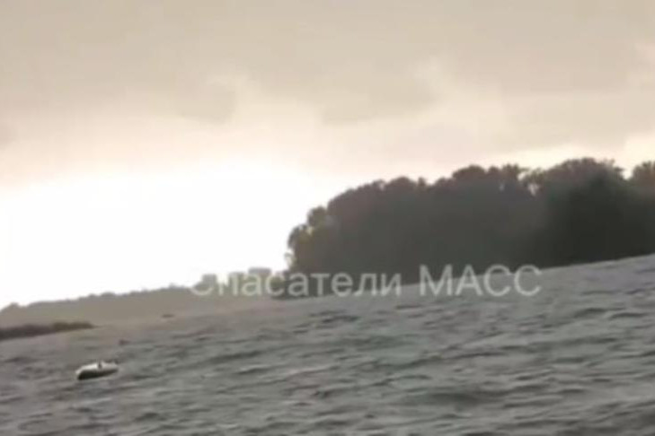 Группу саперов во время шторма спасли в Новосибирске