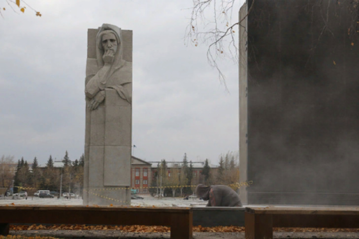 О переговорах с шашлычной у Монумента Славы рассказал мэр Новосибирска