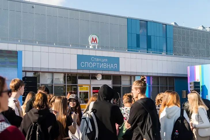 Почти 17 тыс пассажиров перевезла станция «Спортивная» в день первого матча КХЛ