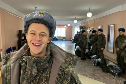 Звезда шоу Малахова и виртуоз-гармонист из Болотного ушел в армию