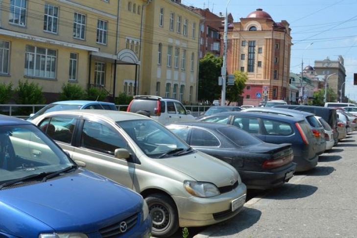 Три года мэрия Новосибирска тянет с введением платных парковок