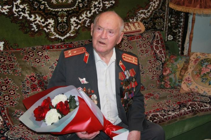 Медали в честь 80-летия Победы начали вручать ветеранам в Новосибирске