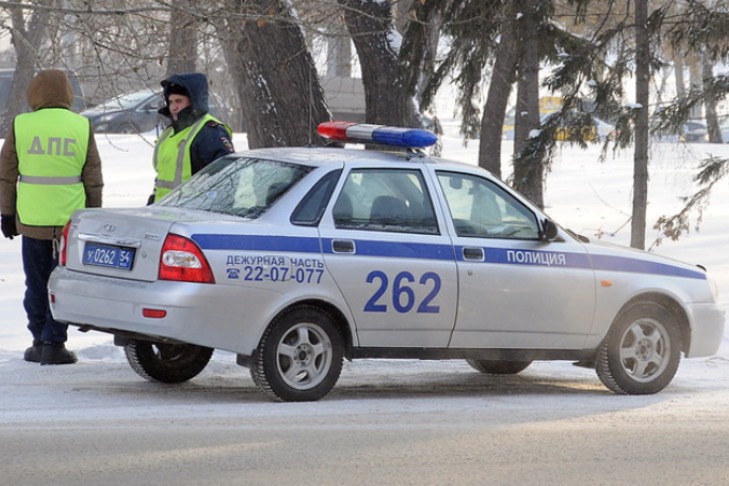 Угнала «Ладу» и врезалась в «Инфинити» на мосту парочка в Новосибирске